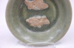Antiker Teller mit Caladon Glasur mit 2 Fischen Ming Dy